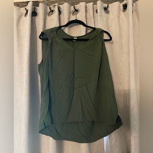 Old Navy army green top XL